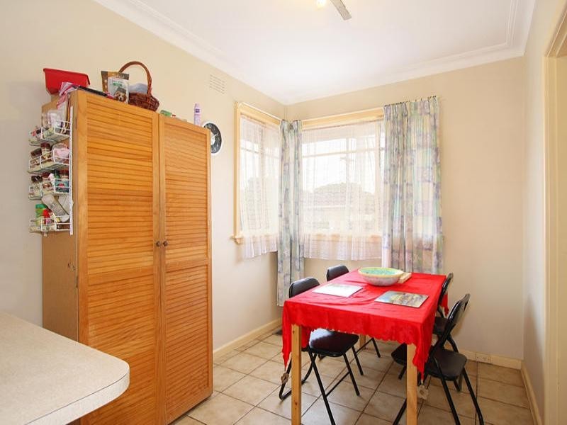 1/4 Oakes Avenue, Clayton South VIC 3169