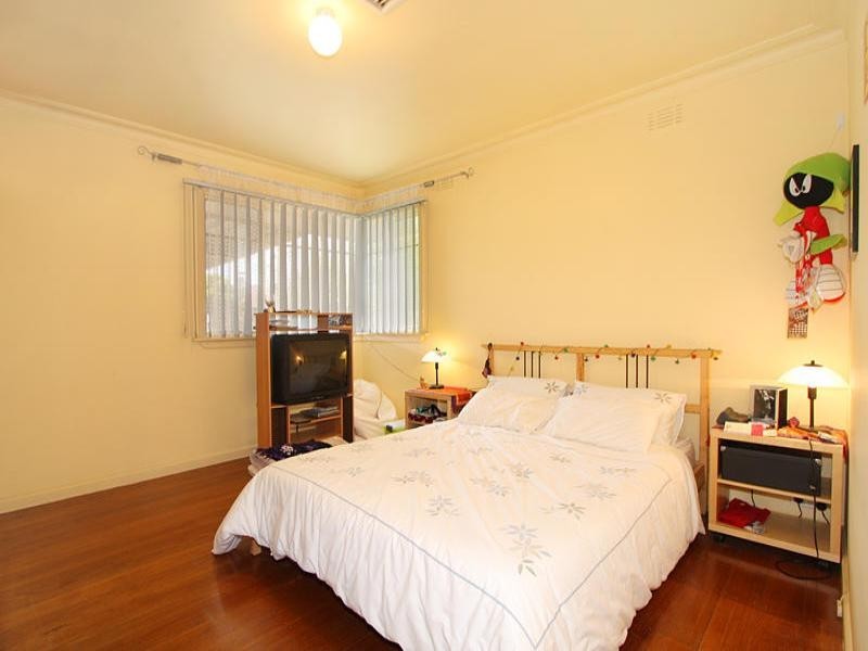 1/4 Oakes Avenue, Clayton South VIC 3169
