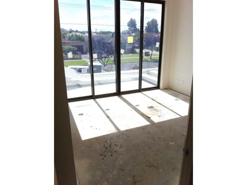 2/22 Burns Avenue, Clayton South VIC 3169