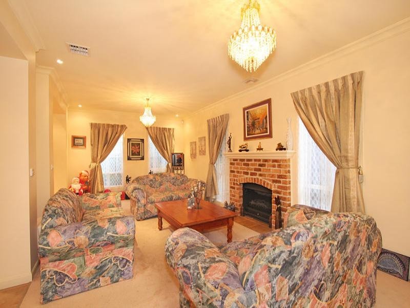 15 Argyle Close, Hughesdale VIC 3166