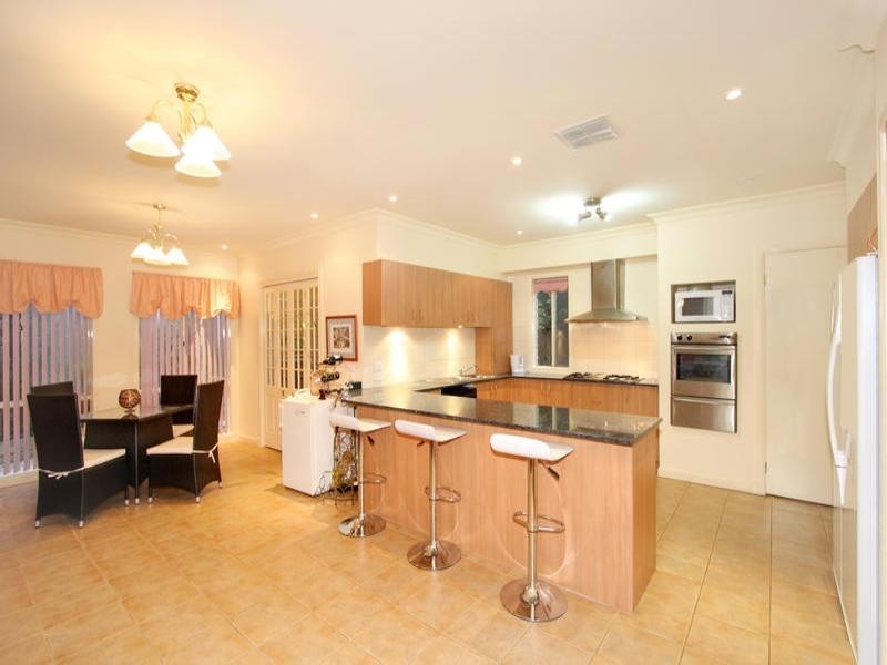 15 Argyle Close, Hughesdale VIC 3166