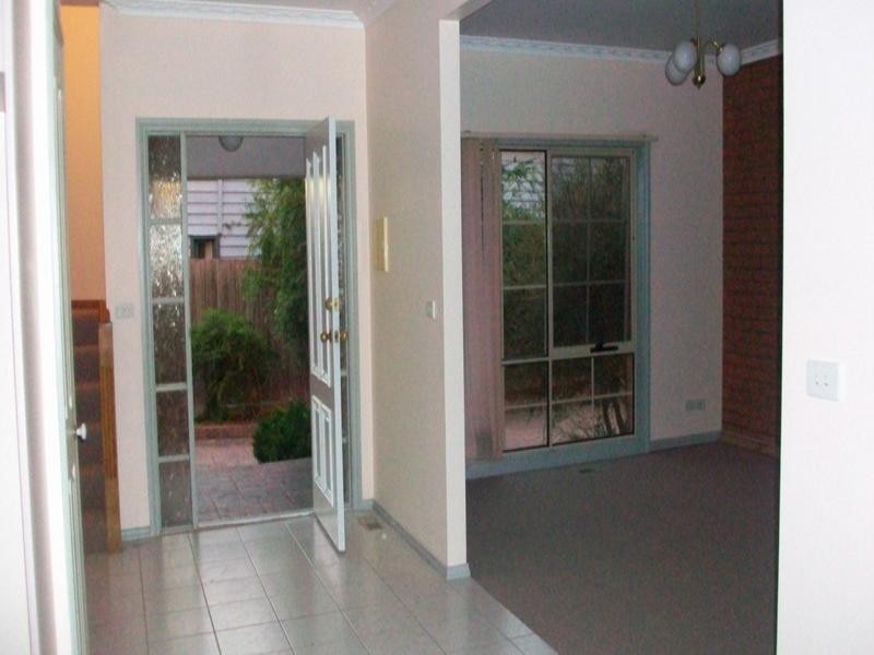 2/20 Carlisle Crescent, Hughesdale VIC 3166