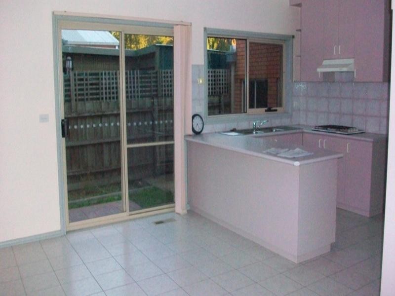 2/20 Carlisle Crescent, Hughesdale VIC 3166