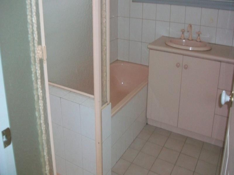 2/20 Carlisle Crescent, Hughesdale VIC 3166