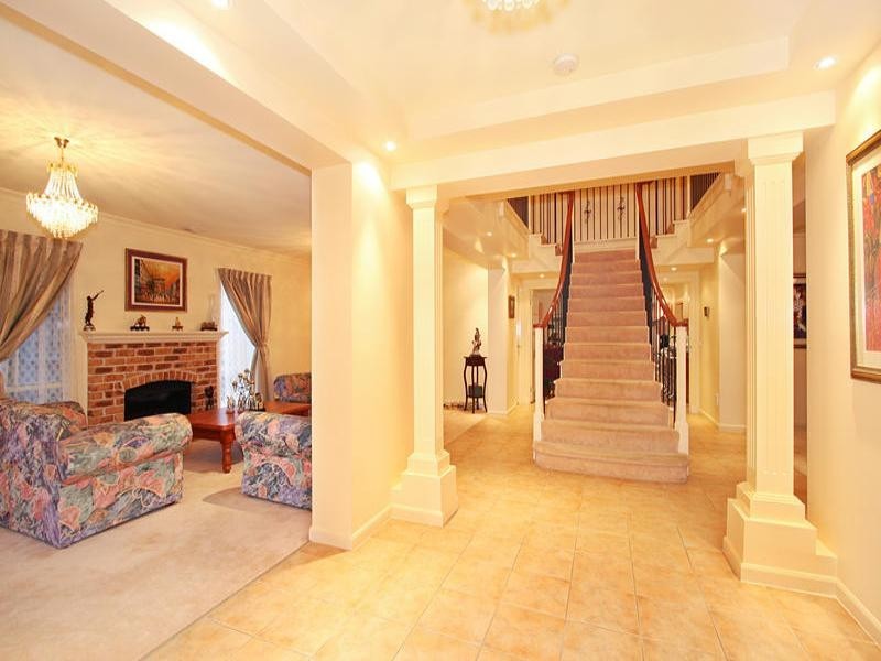 15 Argyle Close, Hughesdale VIC 3166