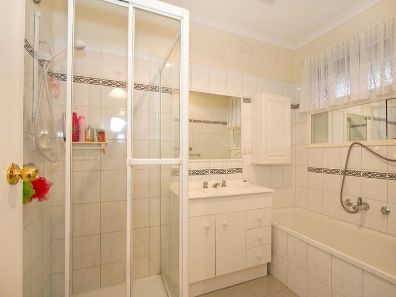 4a Mount Batten Court, Oakleigh East VIC 3166