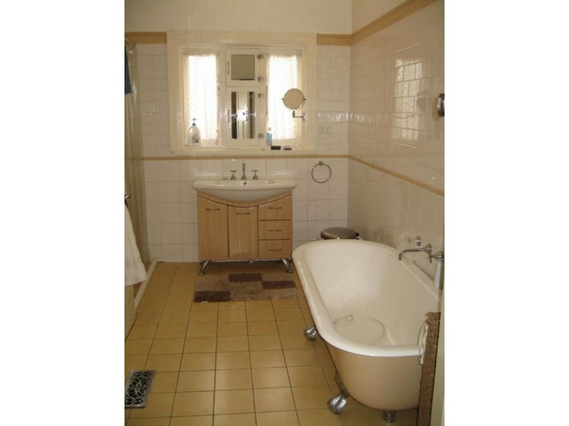 20 Calembeena Avenue, Hughesdale VIC 3166