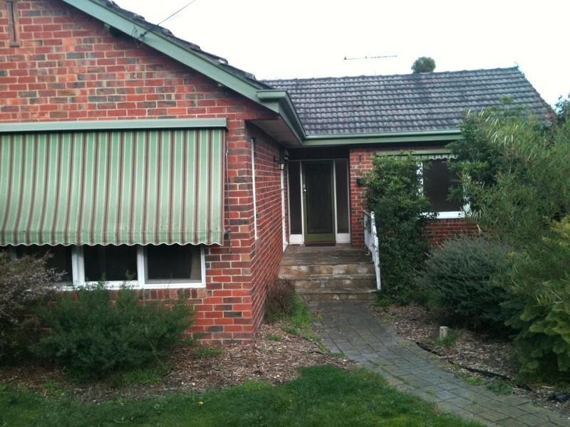 4 Llanos Avenue, Malvern East VIC 3145