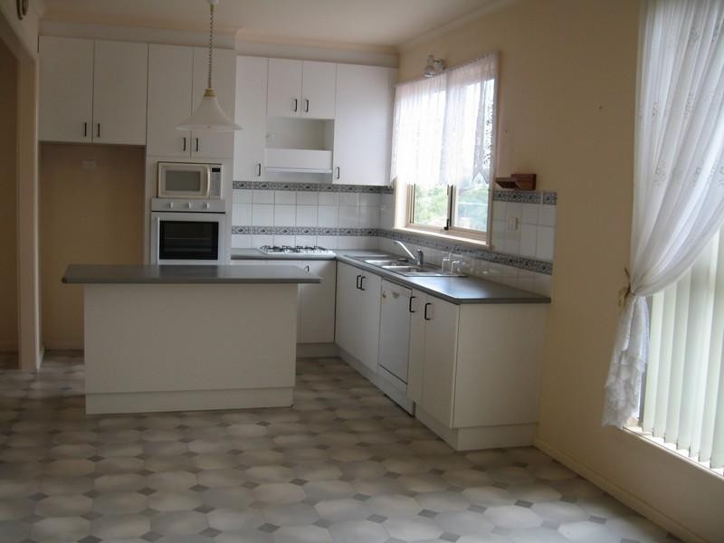 32 Cash Grove, Mount Waverley VIC 3149