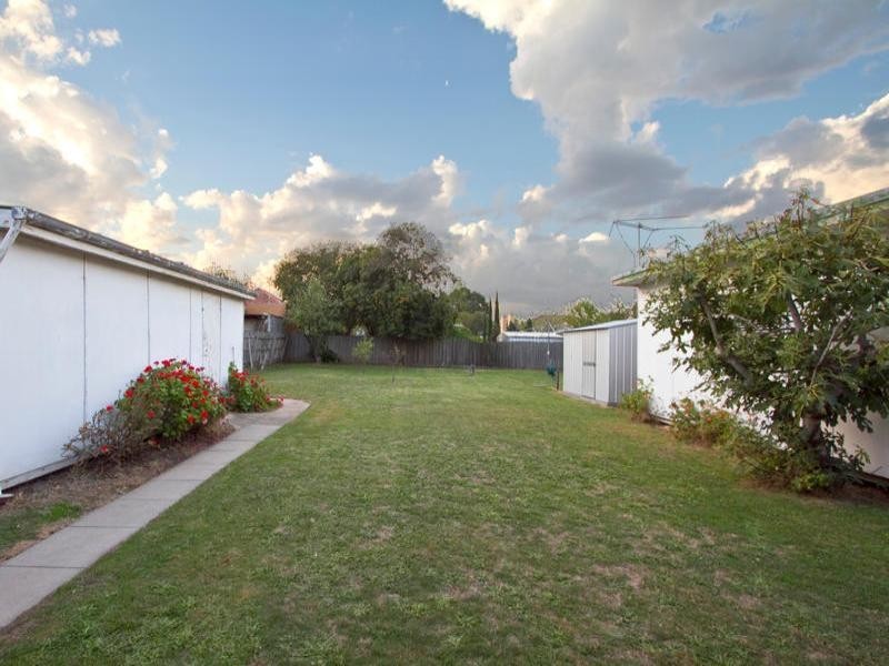 11 Eleebana Avenue, Hughesdale VIC 3166