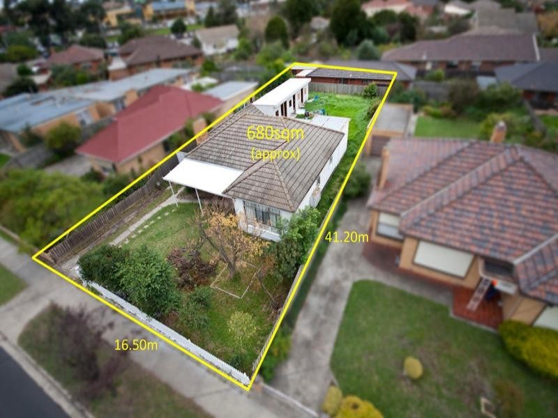8 Thomas Street, Clayton VIC 3168