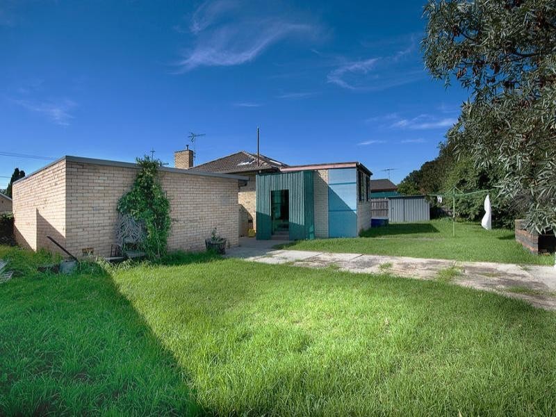 16 Nullawil Street, Springvale VIC 3171