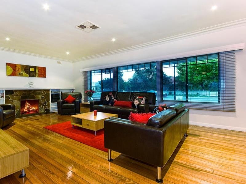 2 Kelvinside Street, Hughesdale VIC 3166