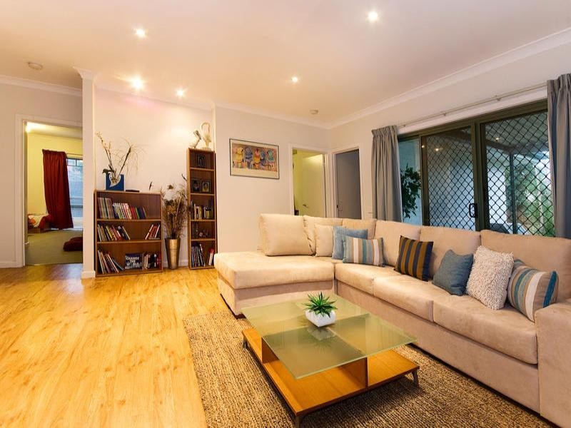 2 Kelvinside Street, Hughesdale VIC 3166