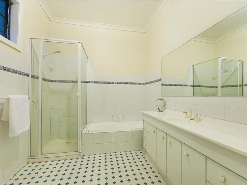 2 Kelvinside Street, Hughesdale VIC 3166