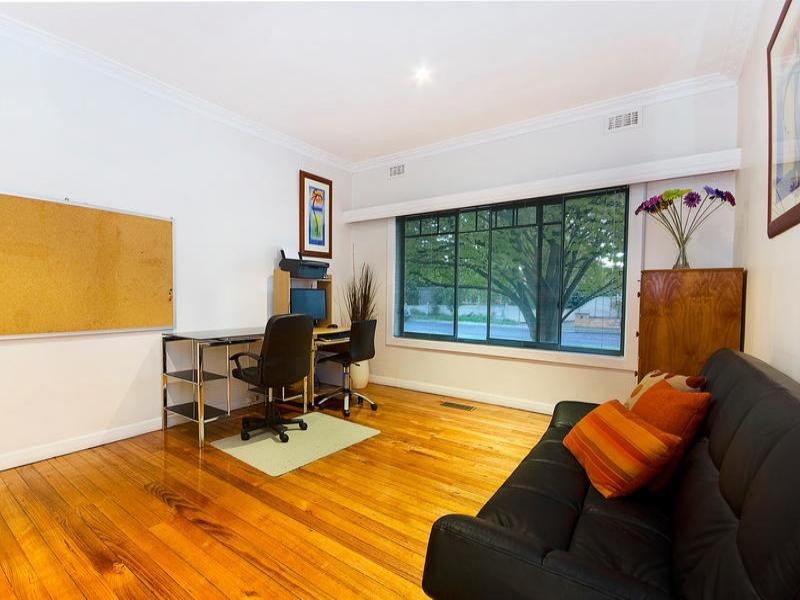 2 Kelvinside Street, Hughesdale VIC 3166