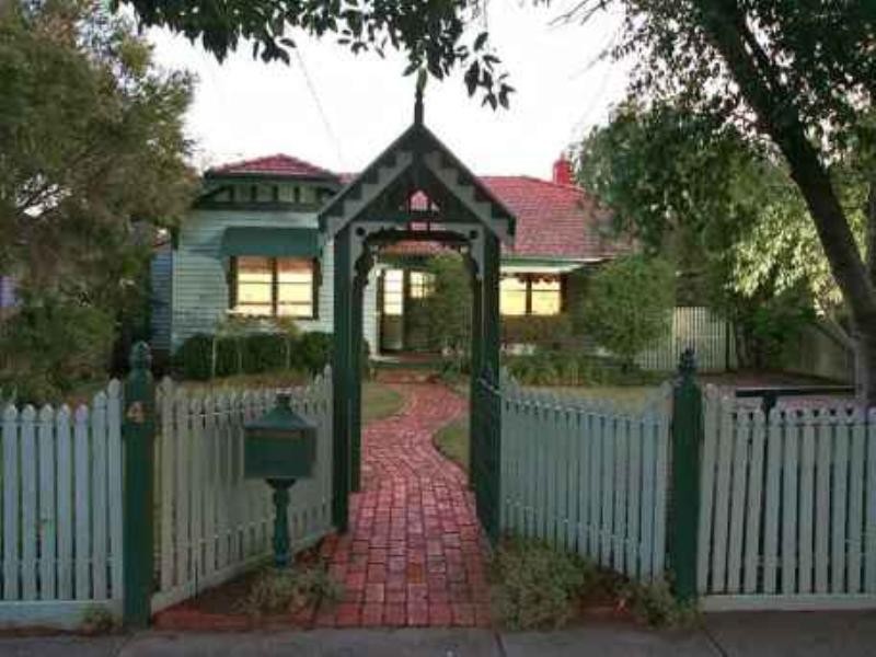 4 Calembeena Avenue, Hughesdale VIC 3166