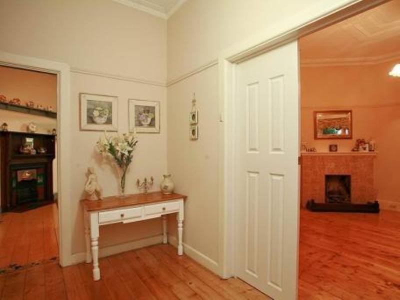 4 Calembeena Avenue, Hughesdale VIC 3166