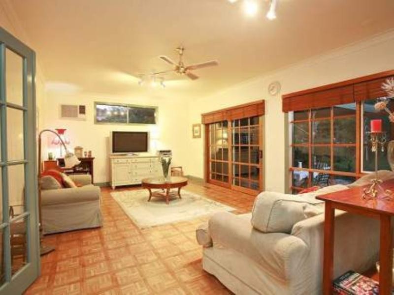 4 Calembeena Avenue, Hughesdale VIC 3166