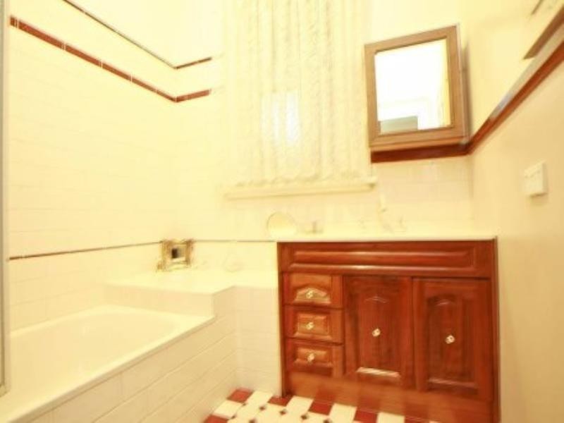 4 Calembeena Avenue, Hughesdale VIC 3166