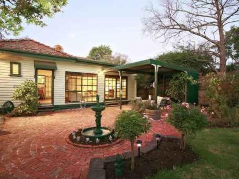 4 Calembeena Avenue, Hughesdale VIC 3166