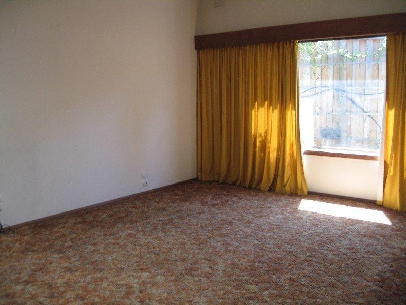 11 Mckinnon Road, Mckinnon VIC 3204