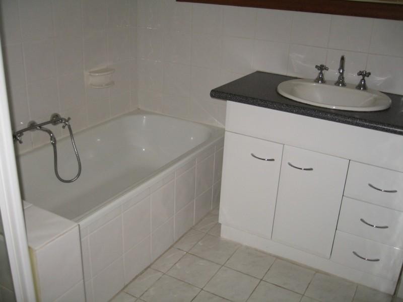 2/1863 Dandenong Road, Oakleigh East VIC 3166