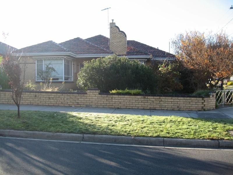 12 Thomas Street, Clayton VIC 3168