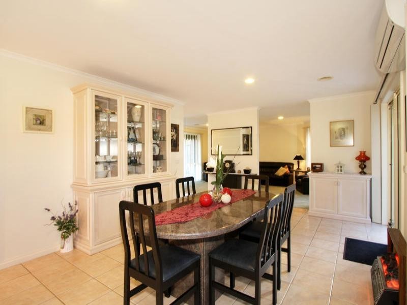 2/6 Bonham Crescent (facing Greta street), Oakleigh East VIC 3166