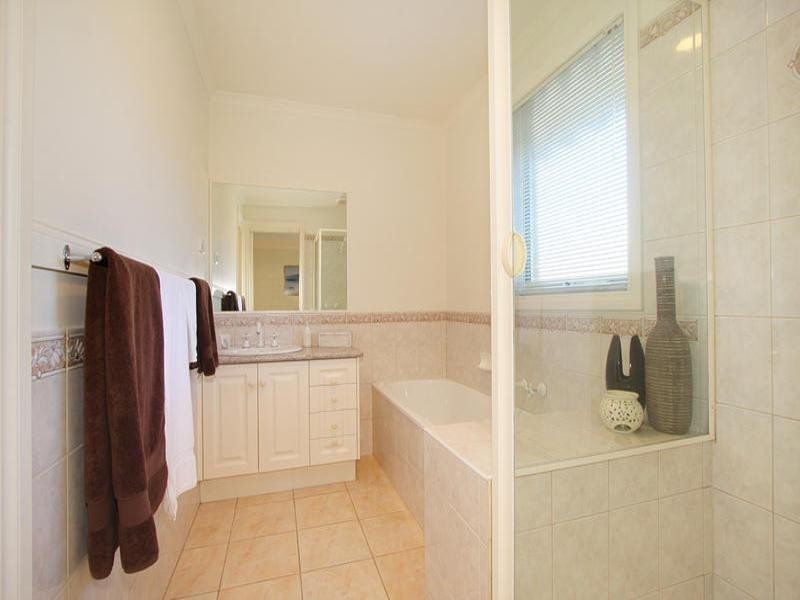 2/6 Bonham Crescent (facing Greta street), Oakleigh East VIC 3166