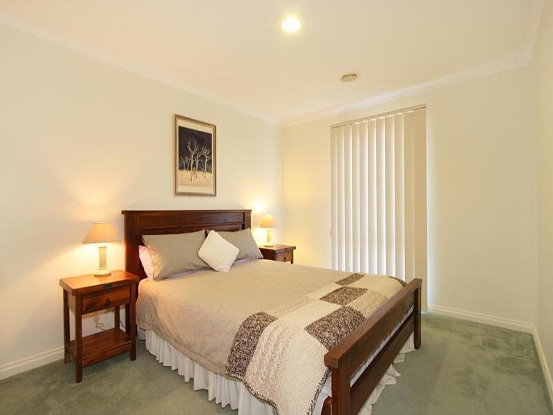 2/6 Bonham Crescent (facing Greta street), Oakleigh East VIC 3166