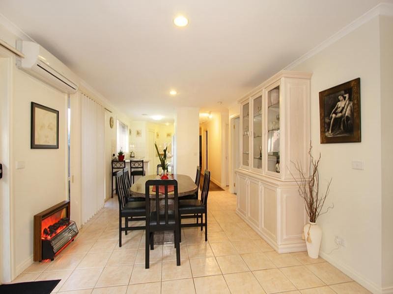 2/6 Bonham Crescent (facing Greta street), Oakleigh East VIC 3166