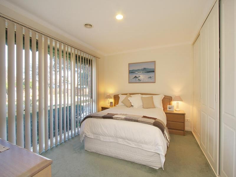 2/6 Bonham Crescent (facing Greta street), Oakleigh East VIC 3166
