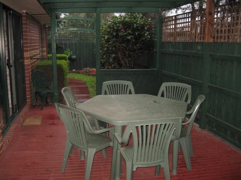 3/2 Ambleside Crescent, Berwick VIC 3806