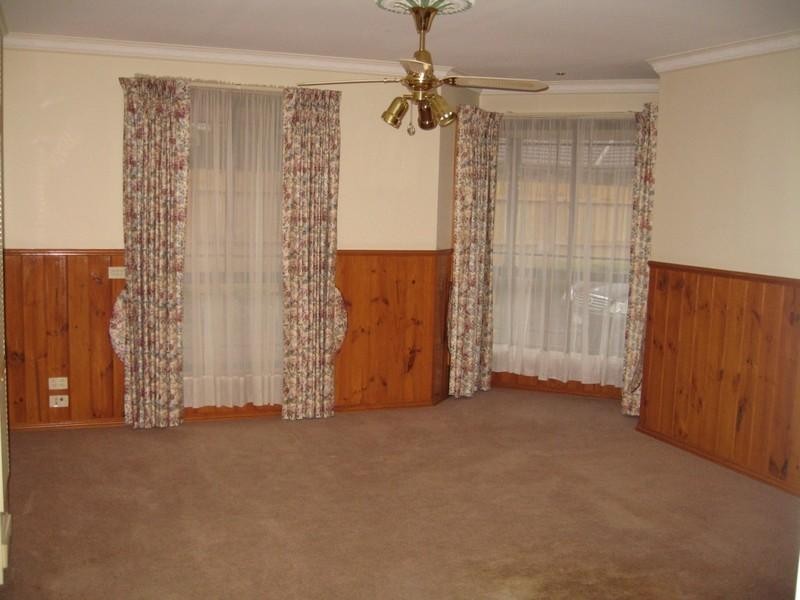 3/2 Ambleside Crescent, Berwick VIC 3806