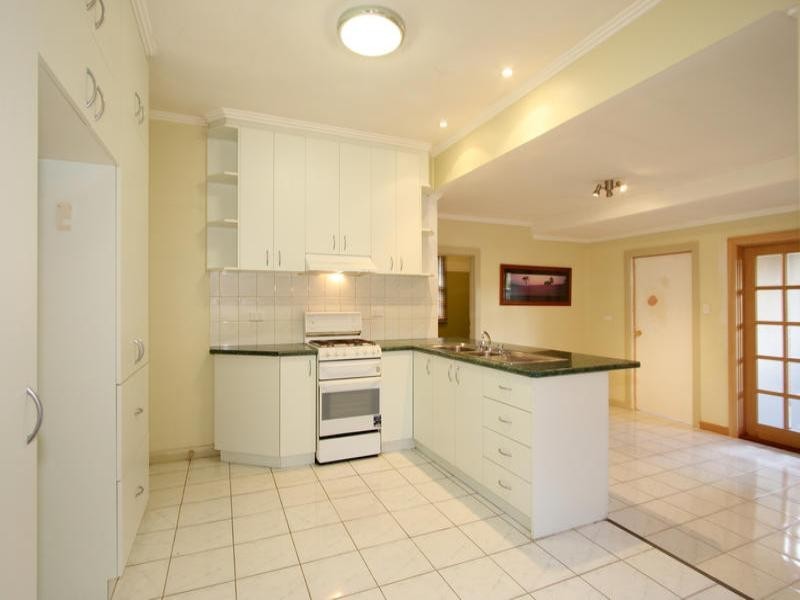 1/82 Scotsburn Avenue, Oakleigh South VIC 3167