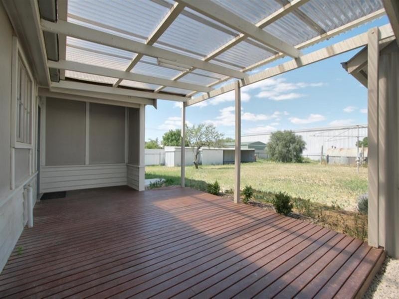 10 Davis Avenue, Nhill VIC 3418