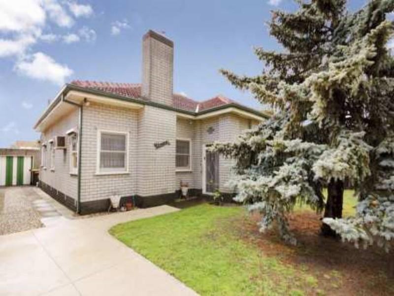 11 Ellendale Street, Hughesdale VIC 3166