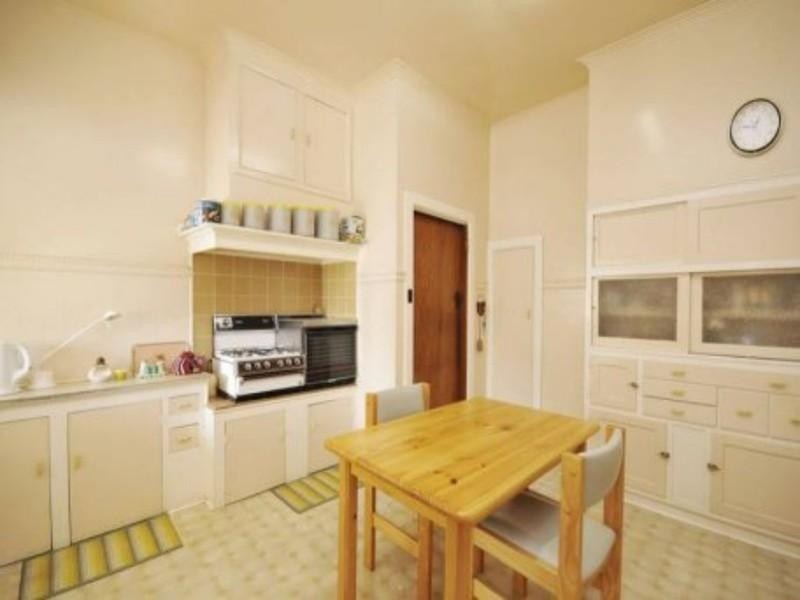 11 Ellendale Street, Hughesdale VIC 3166