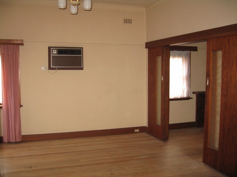 11 Ellendale Street, Hughesdale VIC 3166