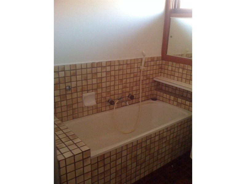 2 Carbine Avenue, Clayton South VIC 3169