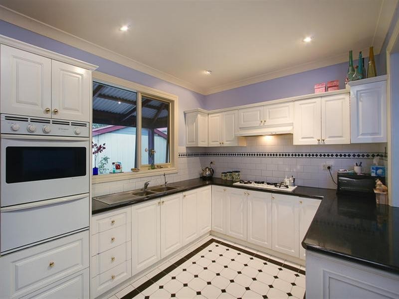 95 Carlisle Crescent, Hughesdale VIC 3166