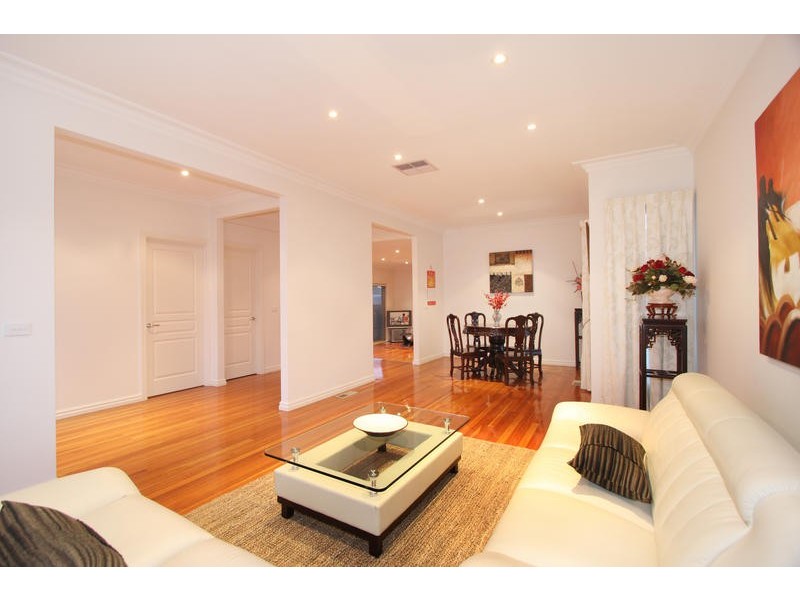 1/2 Simpson Drive, Mount Waverley VIC 3149