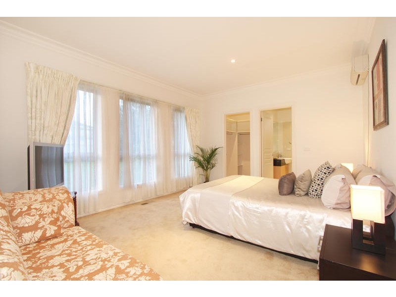 1/2 Simpson Drive, Mount Waverley VIC 3149