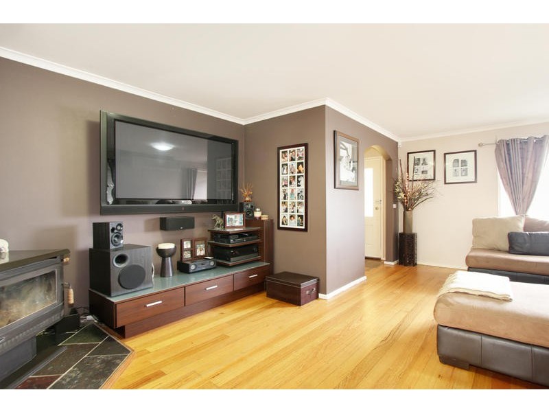 11 Whitehaven Crescent, Noble Park North VIC 3174