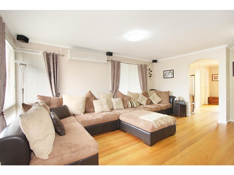 11 Whitehaven Crescent, Noble Park North VIC 3174