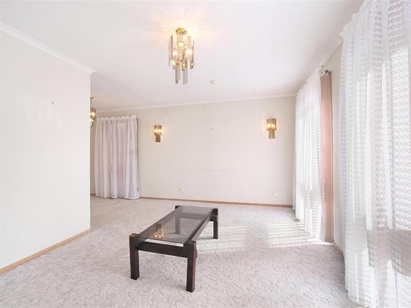 8 Mark Court, Chadstone VIC 3148