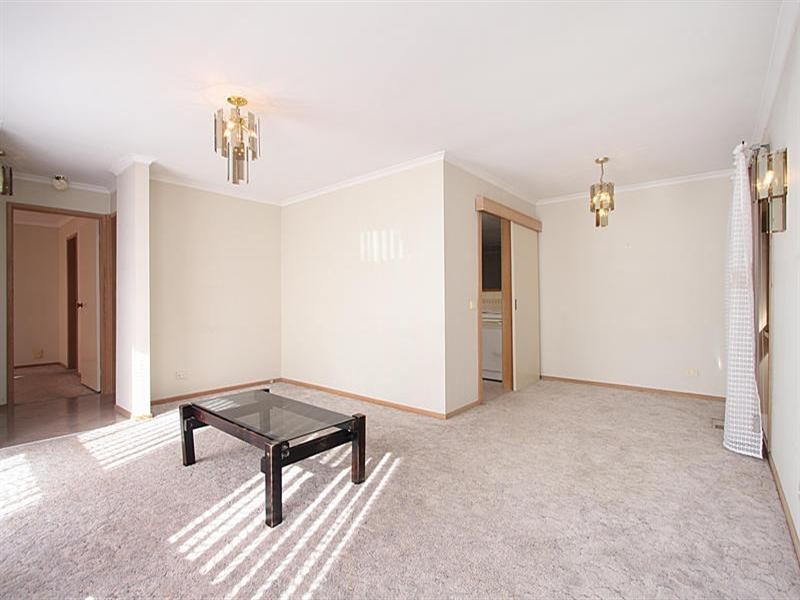 8 Mark Court, Chadstone VIC 3148