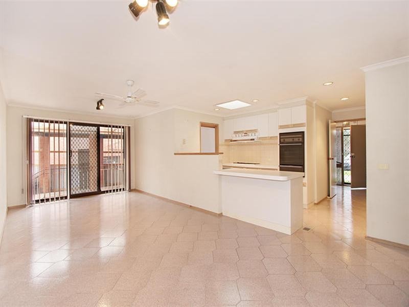 8 Mark Court, Chadstone VIC 3148