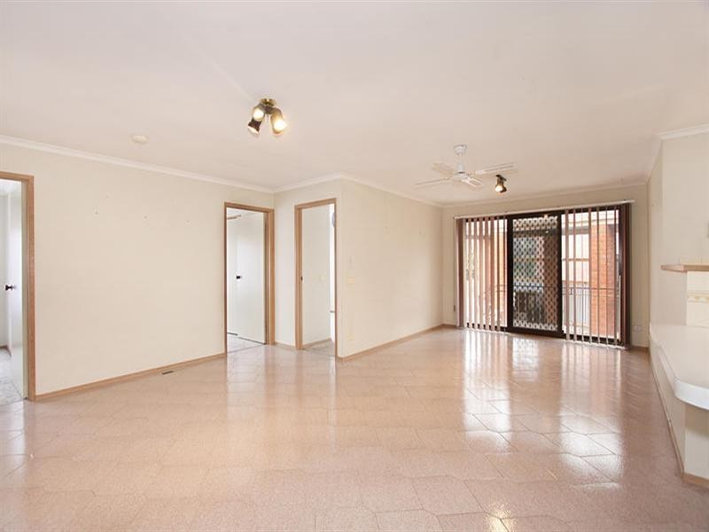 8 Mark Court, Chadstone VIC 3148